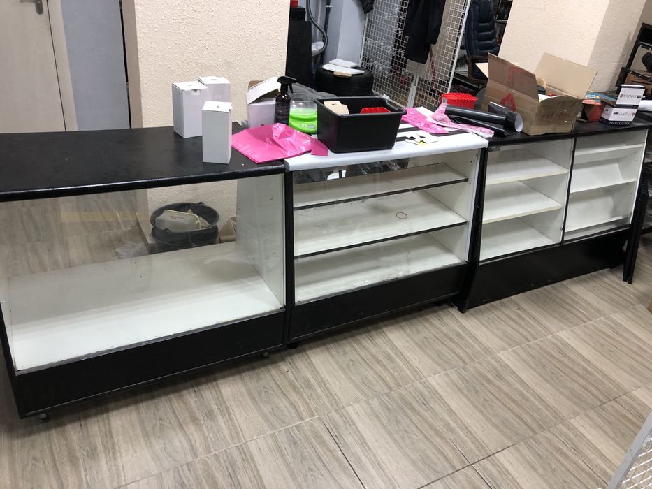 Безплатно відам стелажі