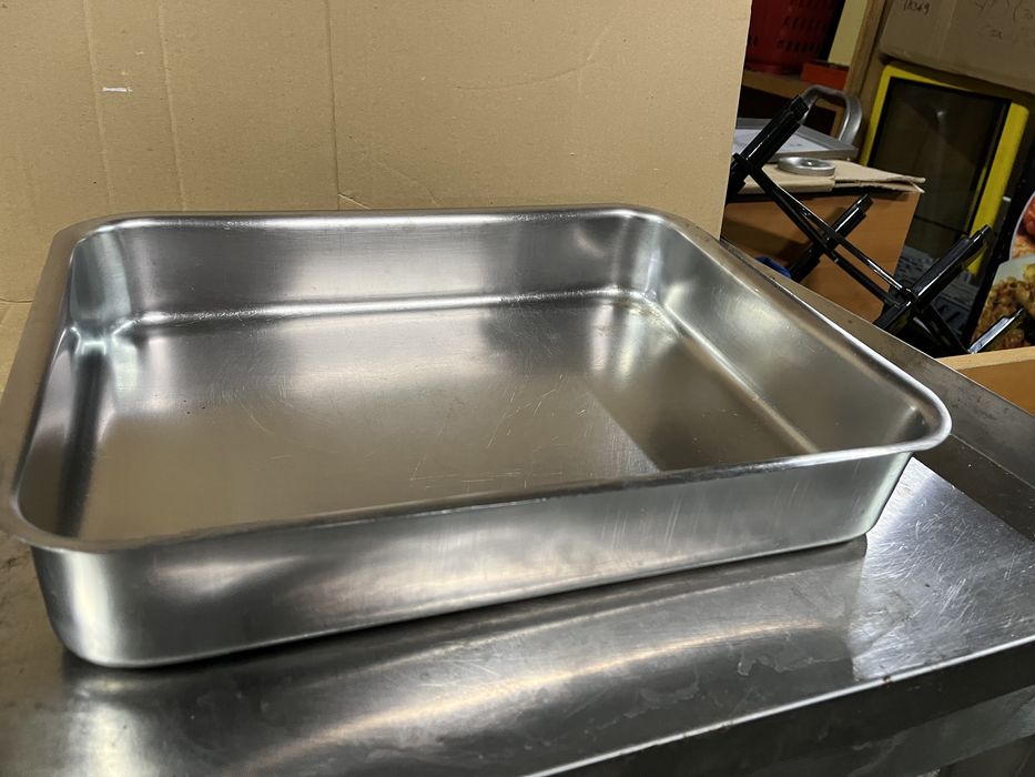 Tabuleiro em inox 43cm x 33.5cm x 7.5cm de altura