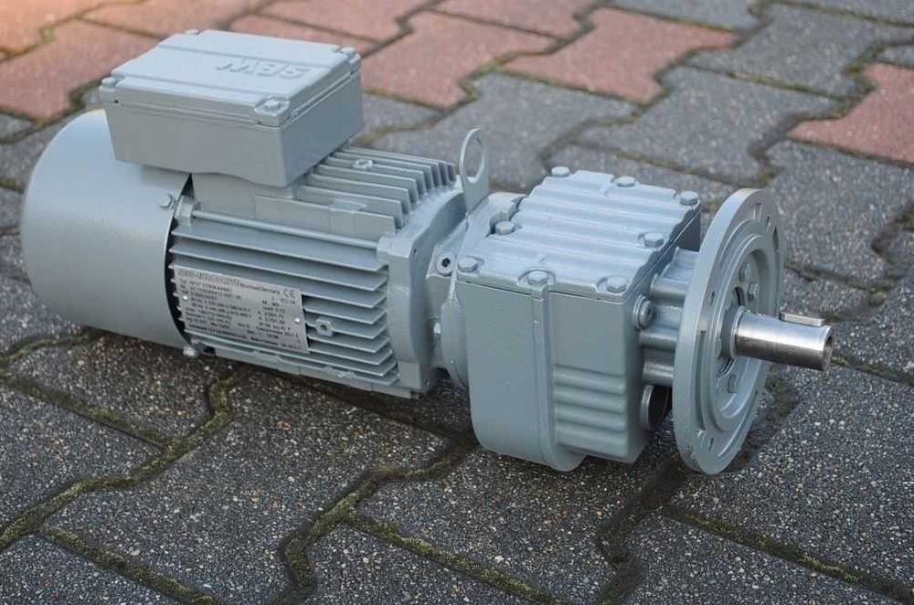 Motoreduktor kołnierzowy 0.55kw. 75obr. z hamulcem. Firmy SEW