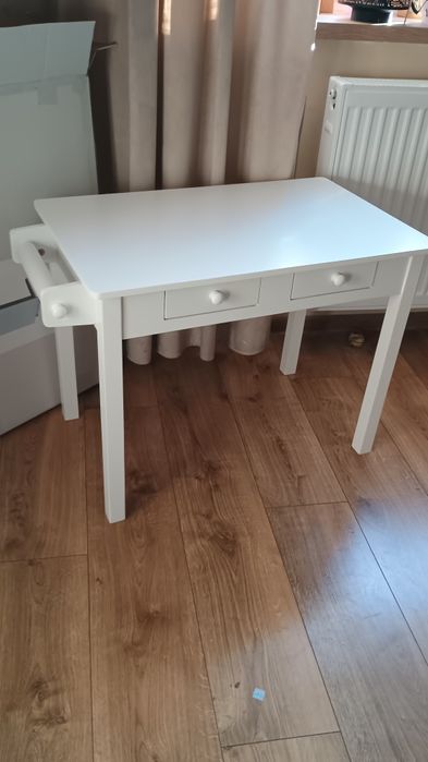 Stolik dzieciecy, z rolka na papier