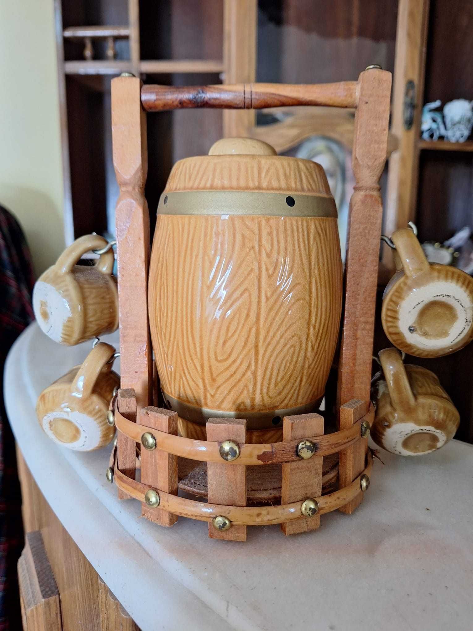 Barril Miniatura em Barro com 2 Canecas