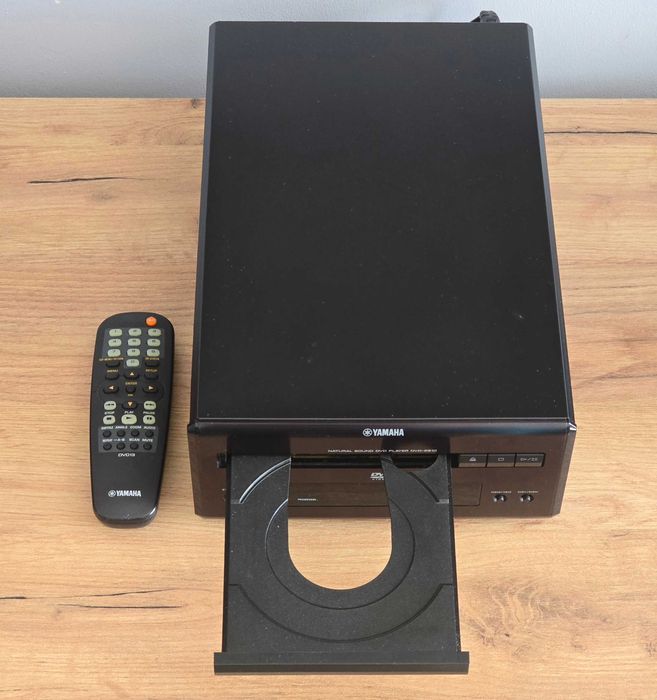 Yamaha PianoCraft DVD-E810 Odtwarzacz DVD/CD/MP3 z pilotem