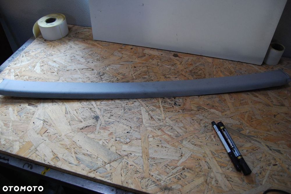 LISTWA PODSUFITKI 1H6867625 VW GOLF III GTI 5D