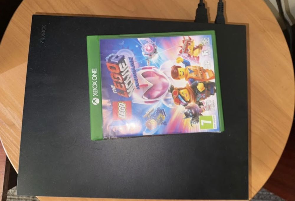 Xbox One X 1TB 2 Pady