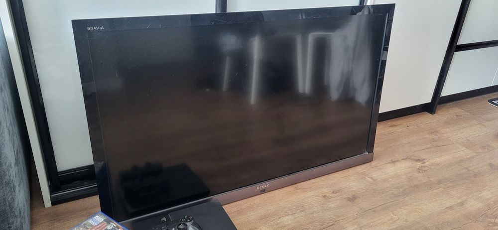 Zestaw TV Sony Bravia 46cali + konsola PS4 z całym zestawem + 12 Gier