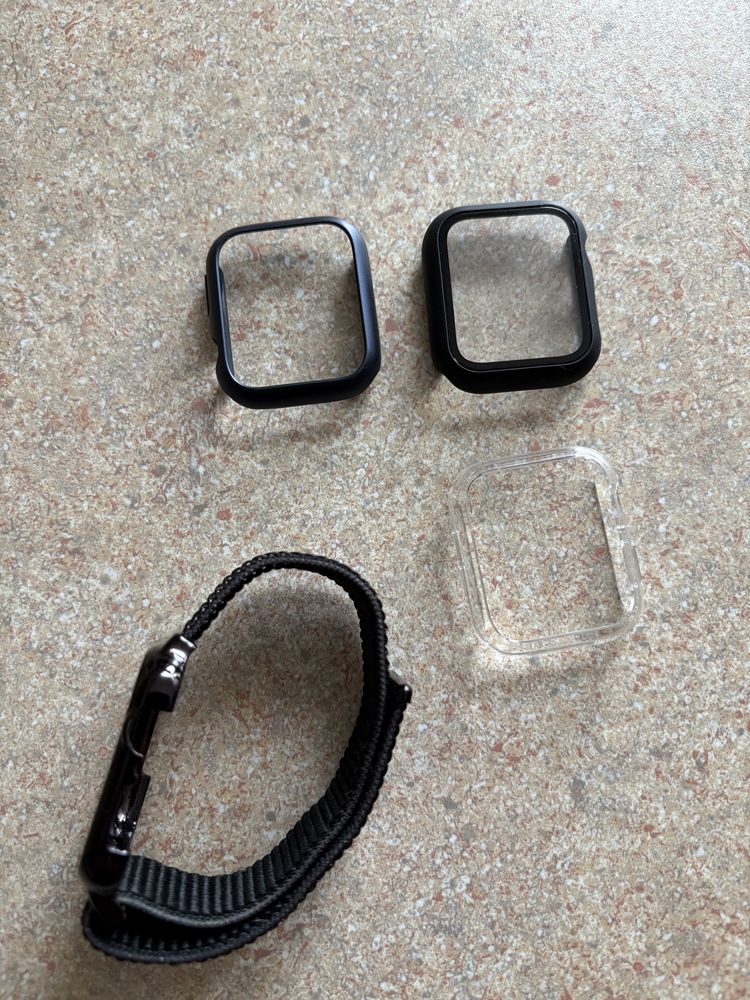 Apple watch etui na zegarek spigen