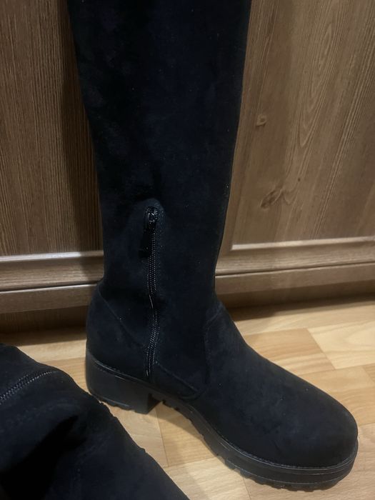 Ботфорди високі за коліно