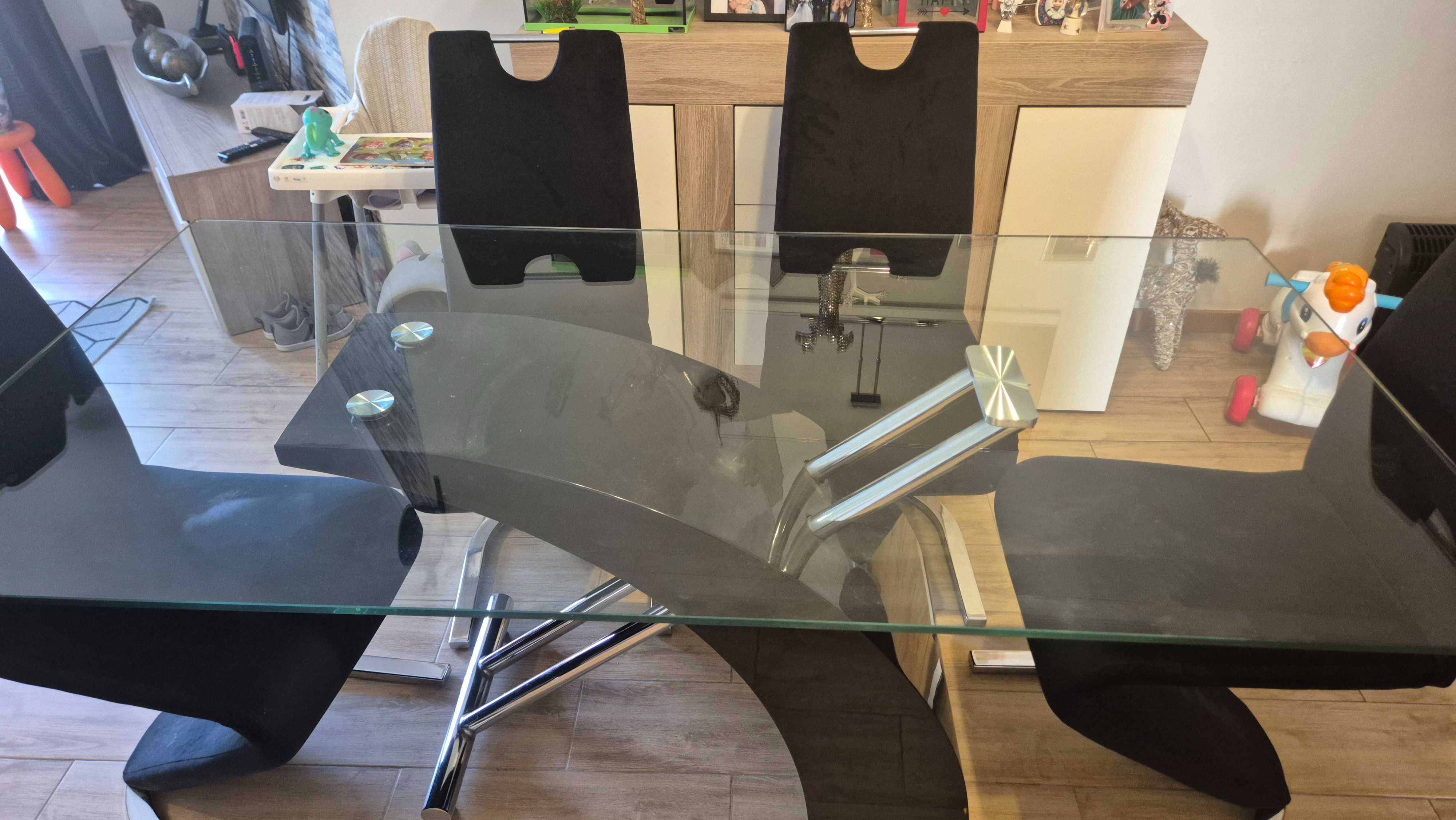 Mesa de jantar em vidro com 6 cadeiras