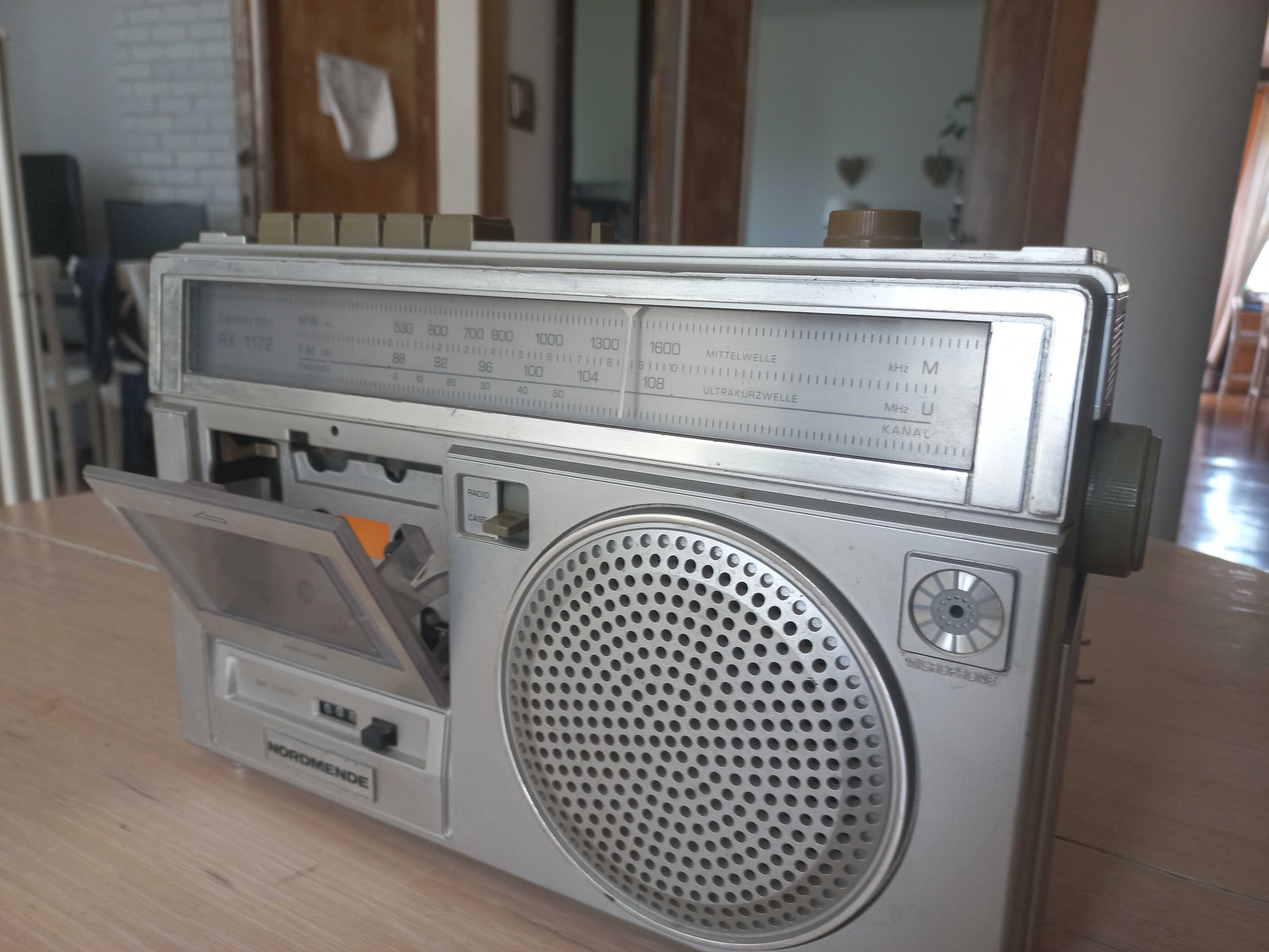 Niemiecki radiomagnrtofon vintage "Nordmende".