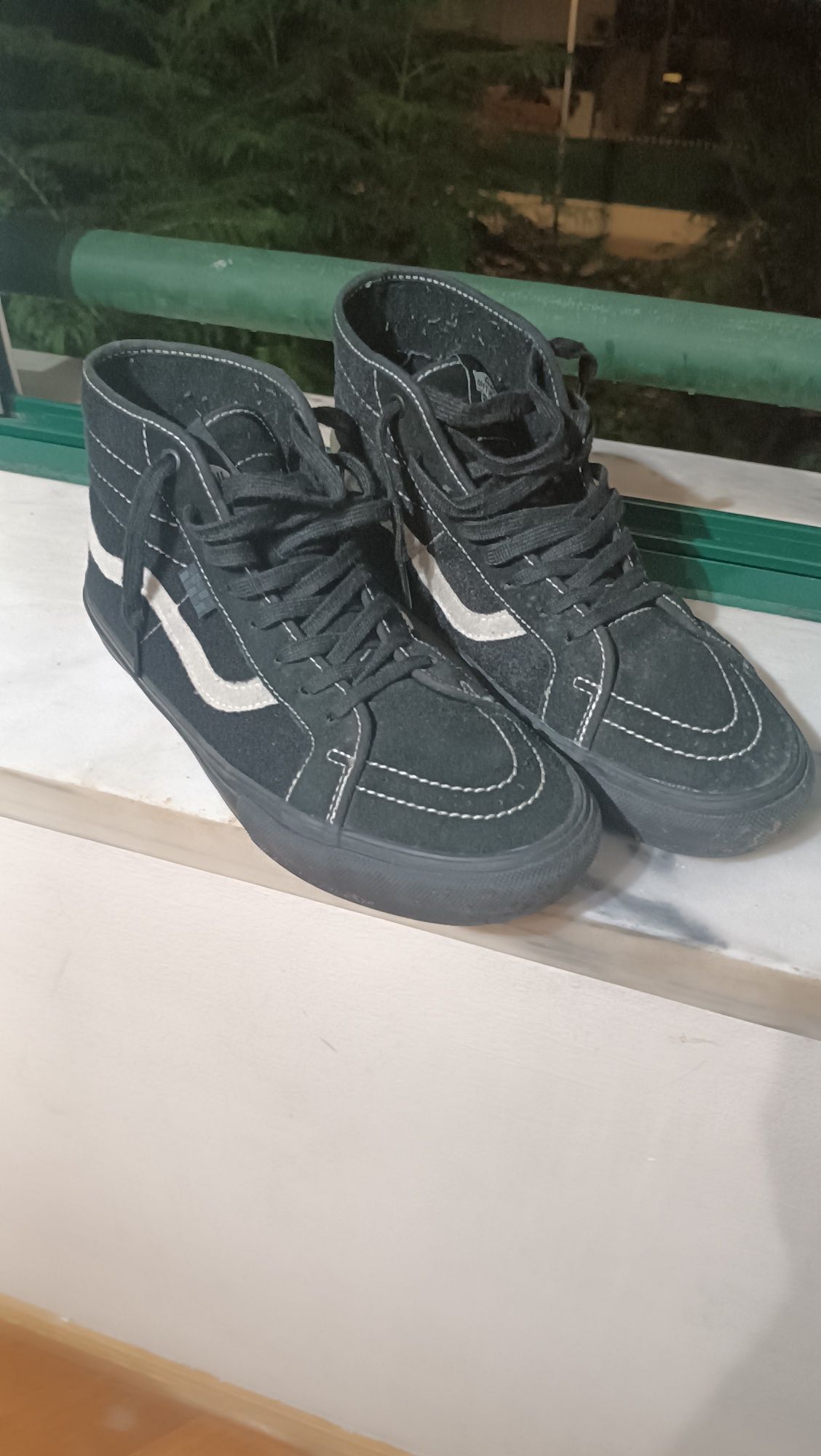 Vans elijah berle
