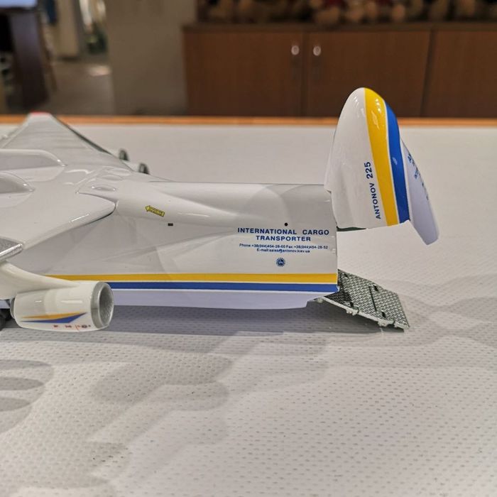 Деталізована модель літака гіганта Мрія Ан - 225,масштаб 1:200