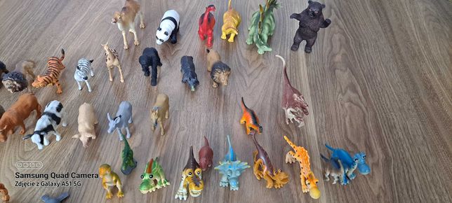 Figurki zwierzat i dinozaury