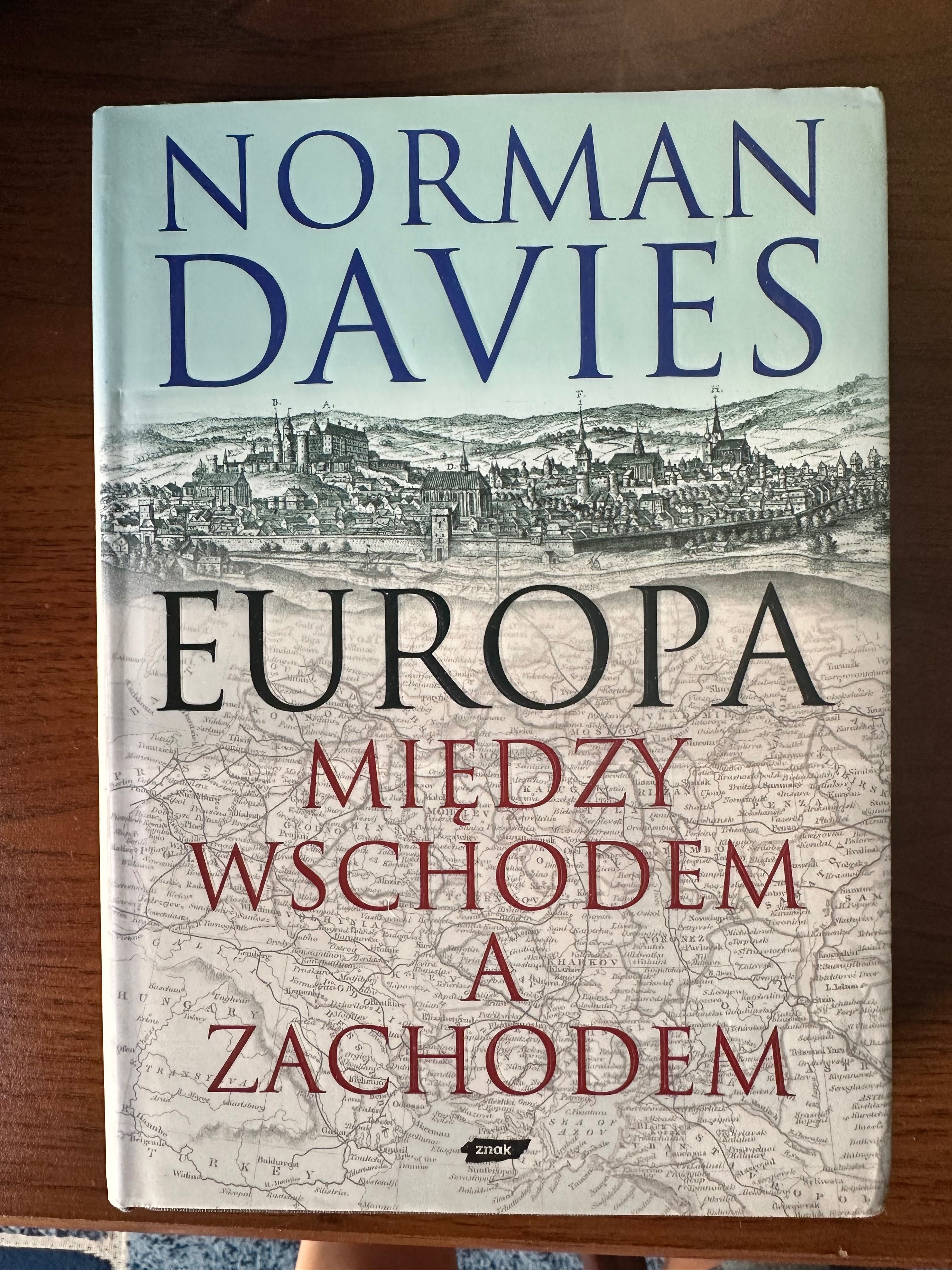 Normana Daviesa Europa – między Wschodem a Zachodem