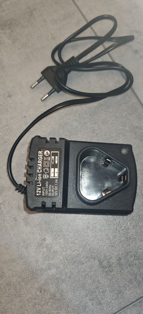 Uniwersalna ładowarka DC 12 v