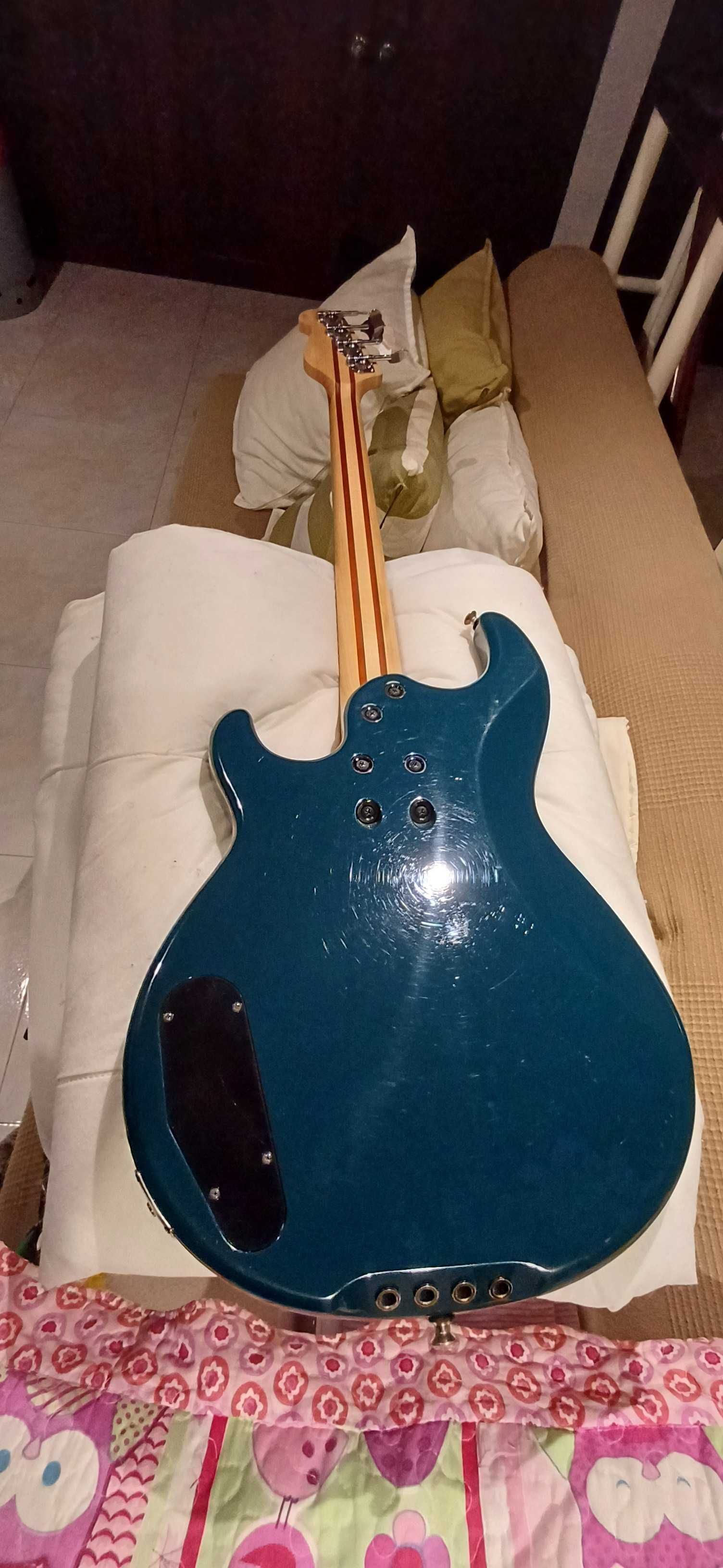 Baixo yamaha bb434