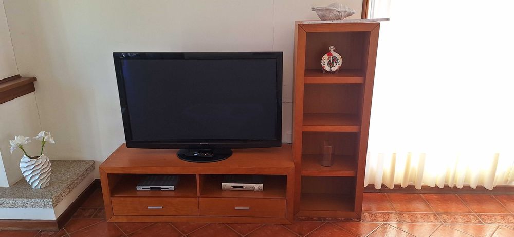 Móvel para TV, Armário com Prateleiras e mezinha de centro