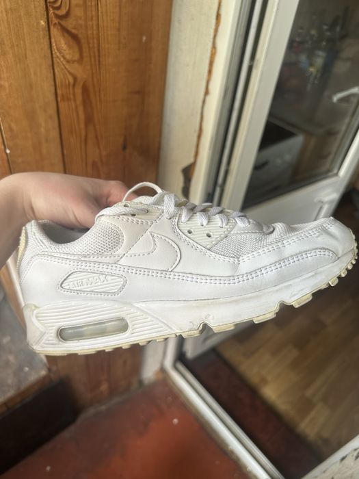 Білі жіночі кросівки Nike, розмір 40,5, вживані