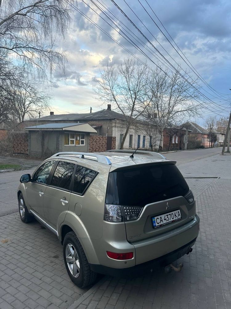 Продам Mitsubihi Outlender 2л дизель