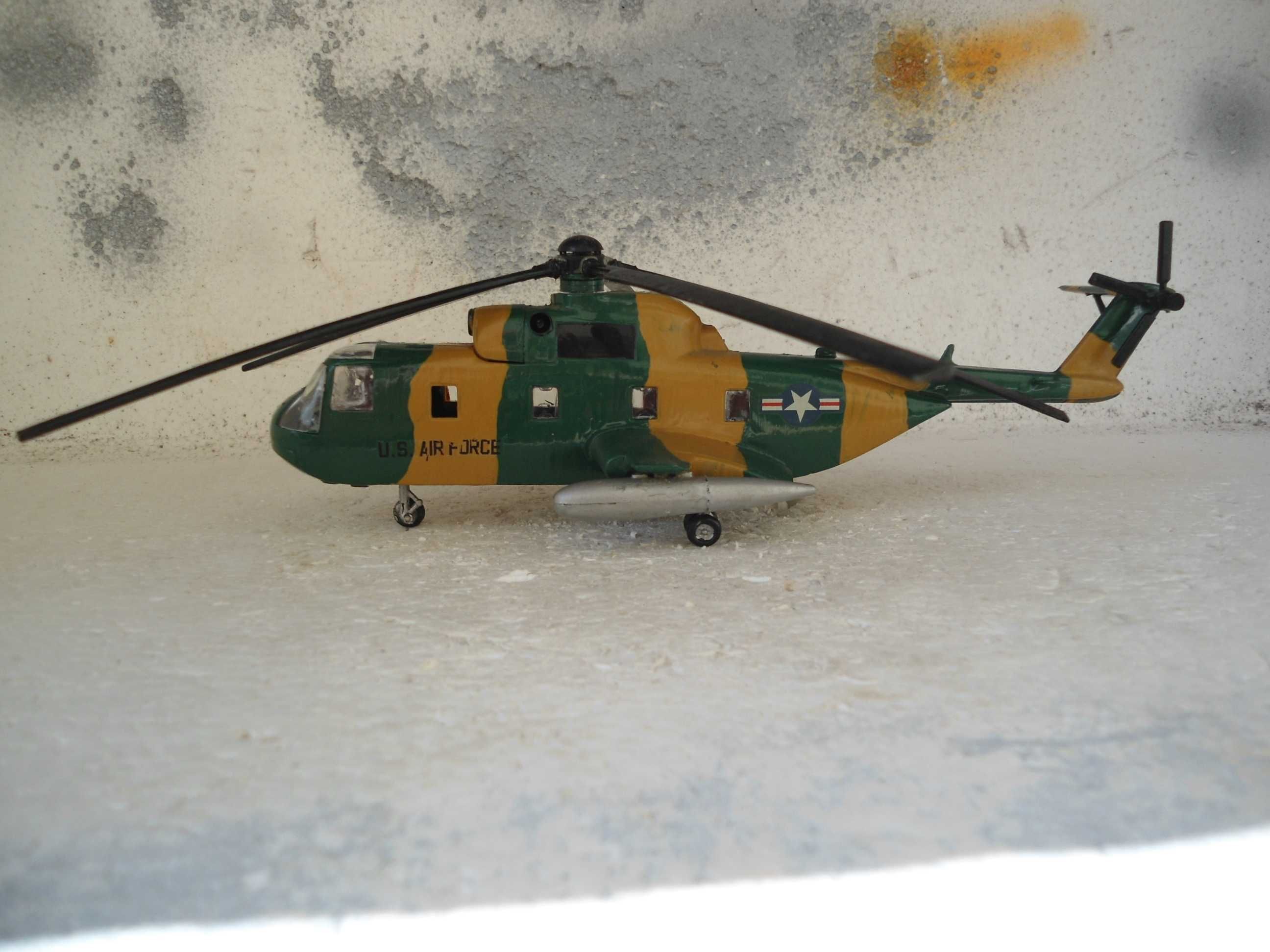 Helicóptero KIT militar ver fotos e descrição