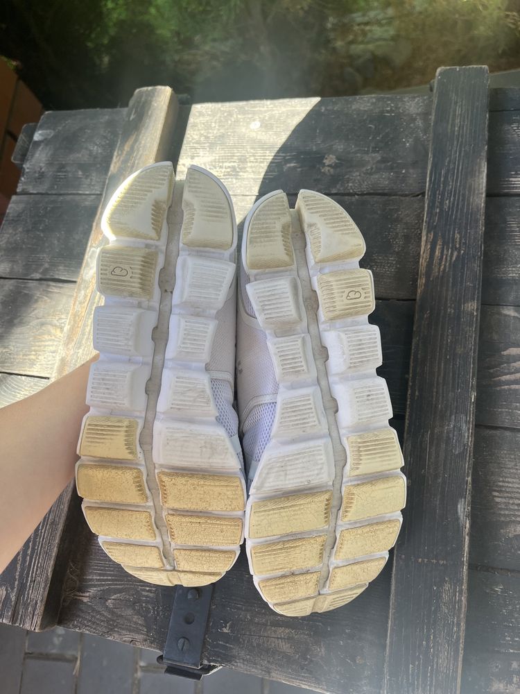 Buty on cloud biale