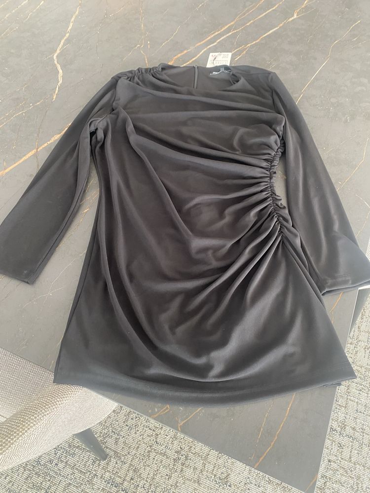 Vestido da zara com etiqueta novo e bonito tamanho xl pequeno