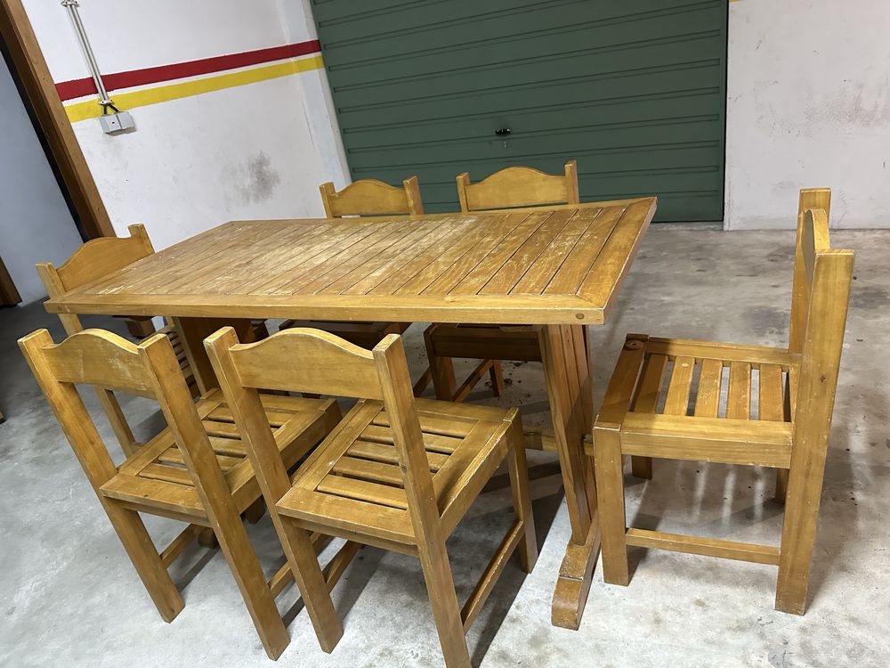 Mesa rustica com 6 cadeiras