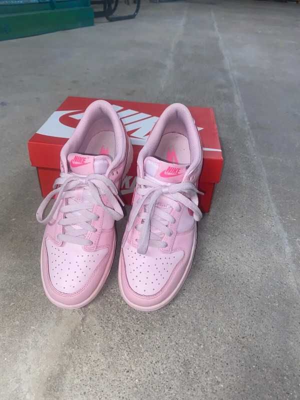 Nike Dunk Low Triple Pink (GS) 40