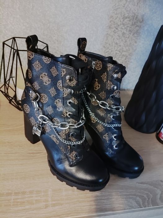Продам Guess чобітки