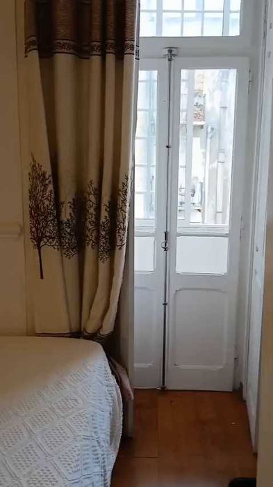 Quarto para casal ou solteiro em Arroios –despesas incluídas , Arroios