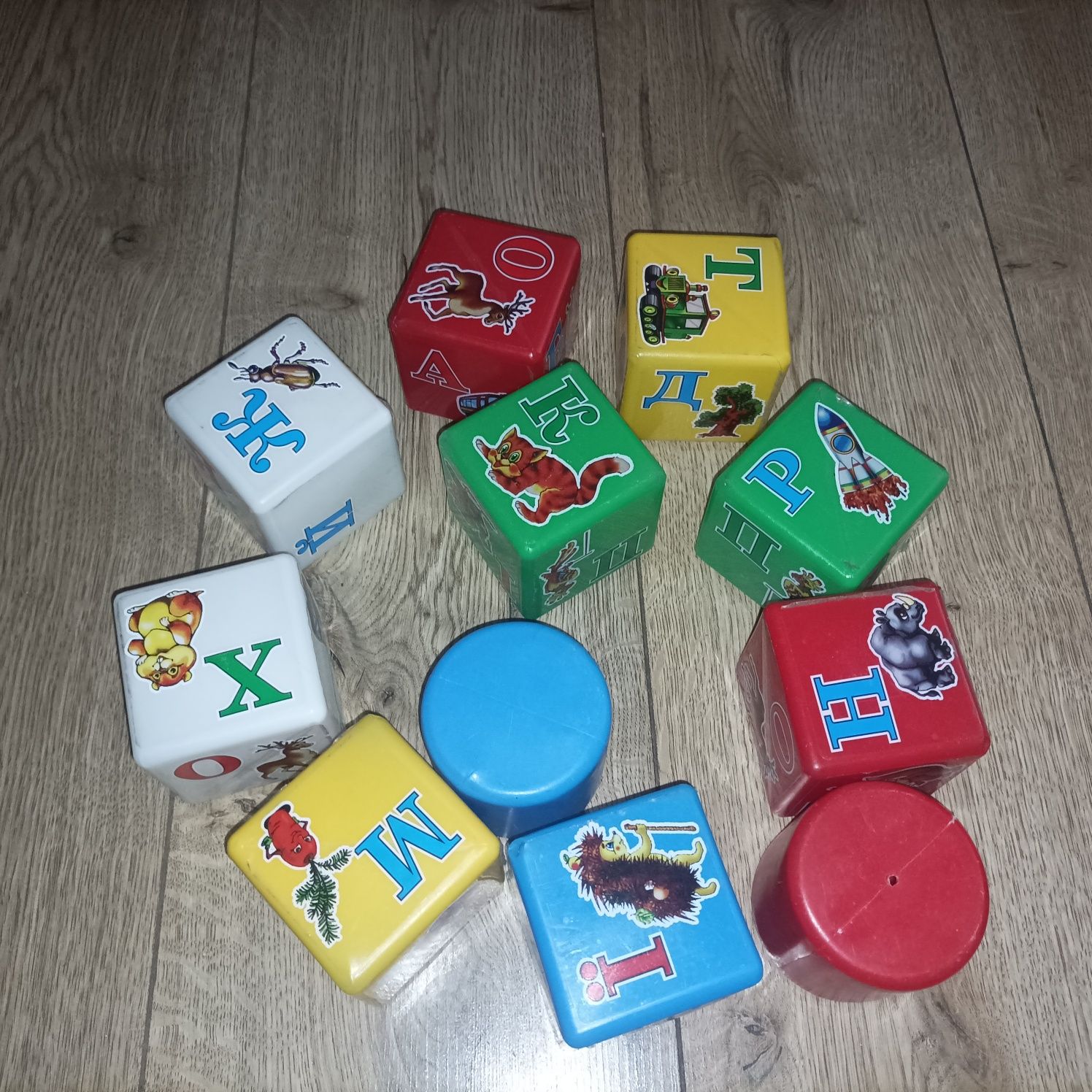 Набір кубиків пластикових ( розвиваючі іграшки).