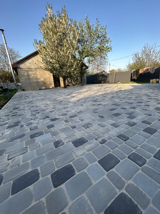 Укладання тротуарної плитки фем бруківка Укладка тротуарной плитка фэм