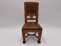 Stare krzesło drewniane dla lalek  obicie meble