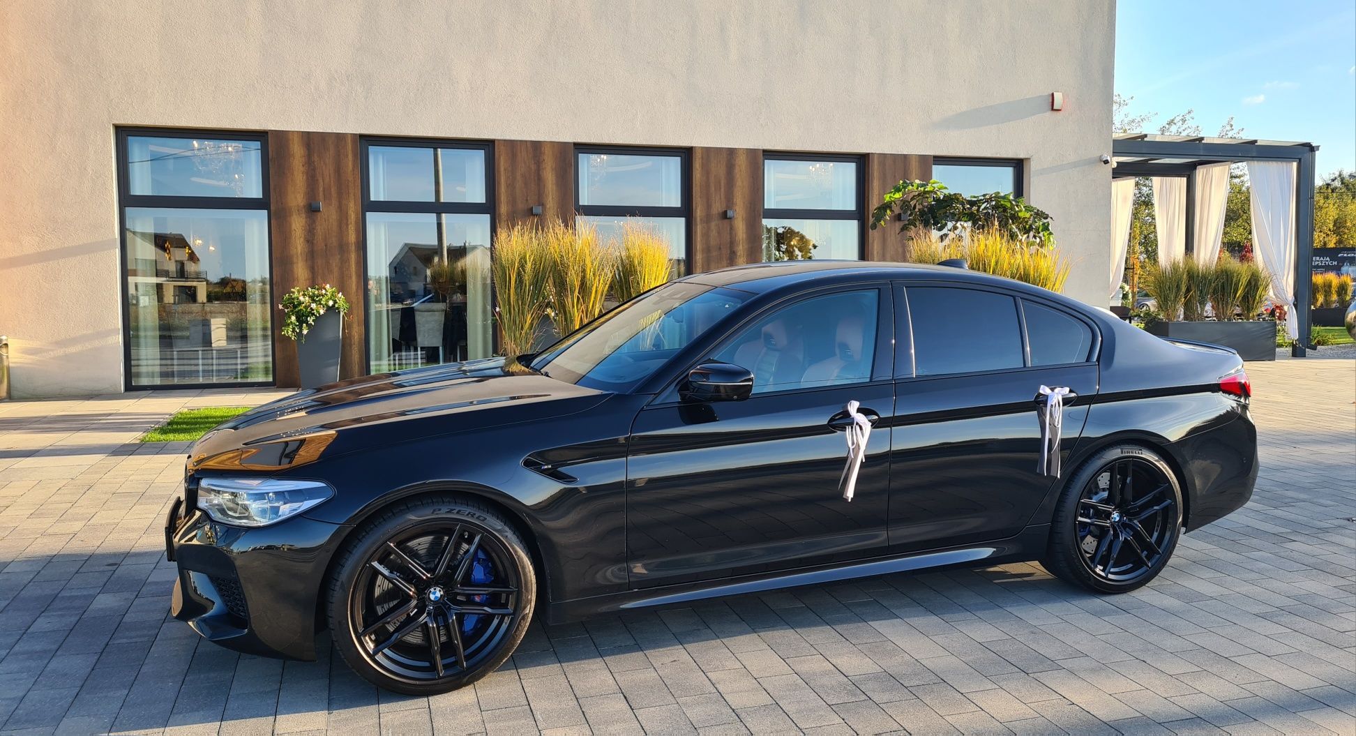 BMW Czarna M5 Bowers&Wilkins