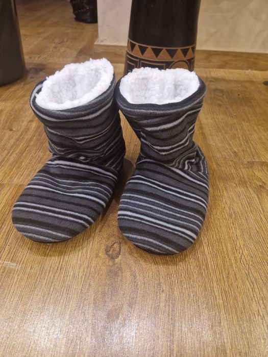 Ciepłe kapcie papucie skarpety laczki ciapy