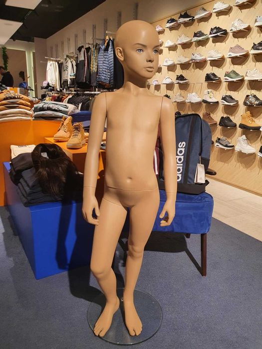 Manequim realista /menina / Idade 6 anos