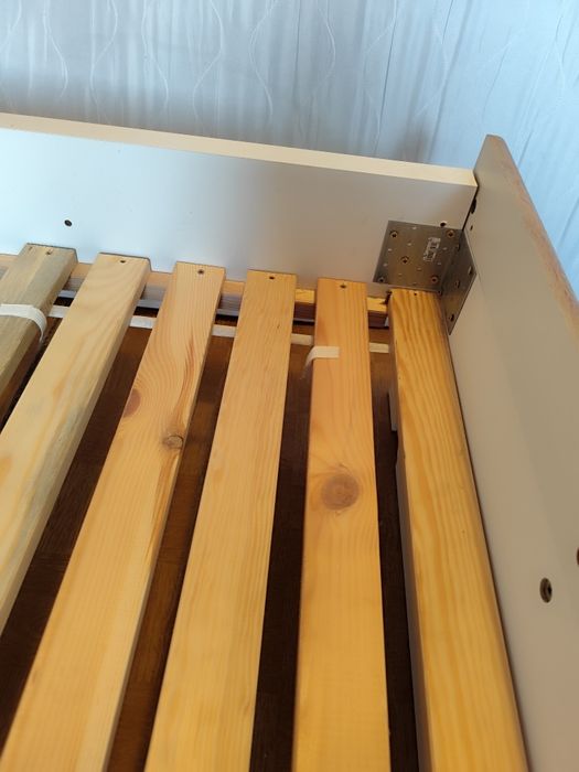 Łóżko 180x200 z stelażem i materacem