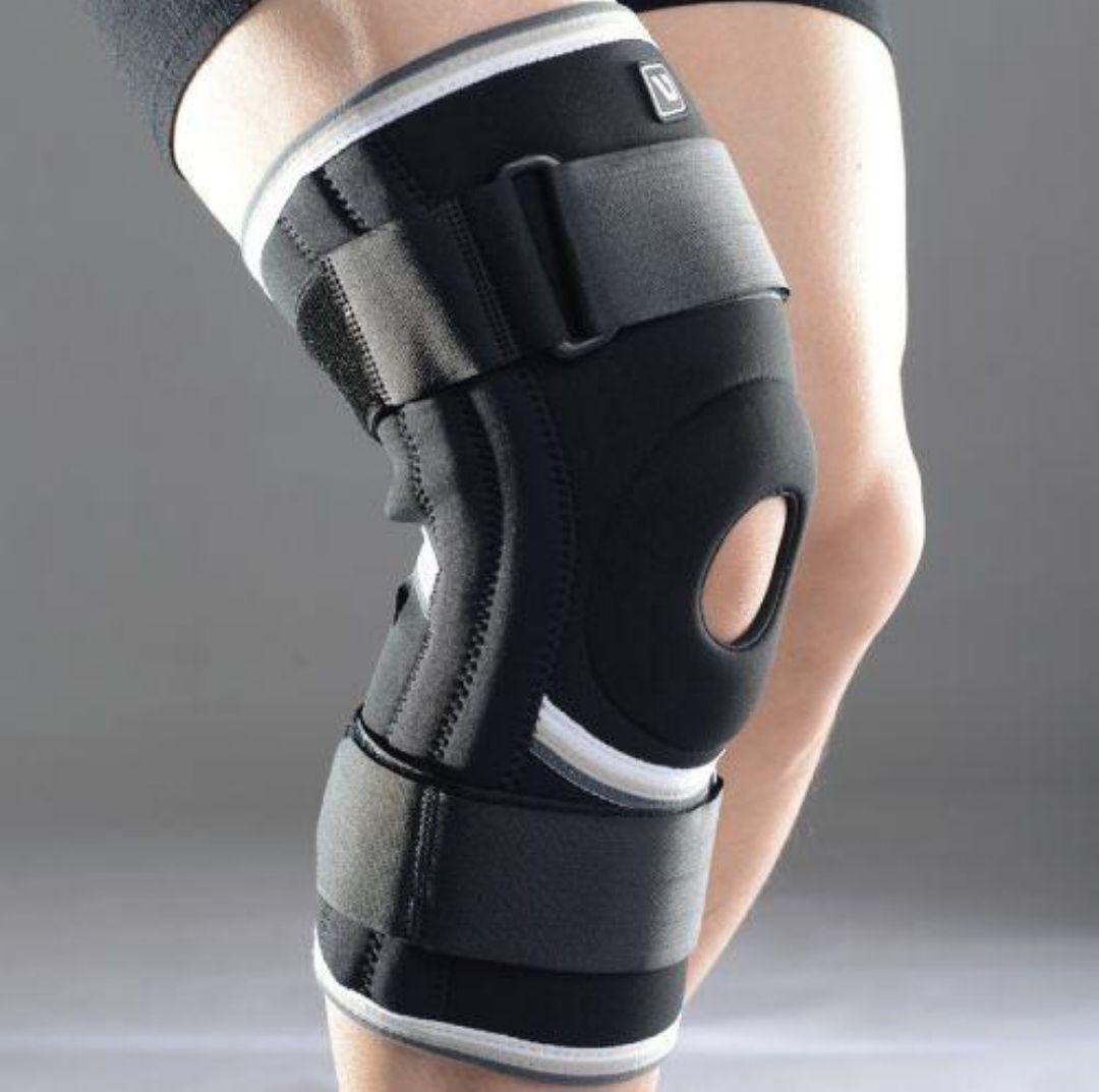 Фіксатор для коліна LiveUP Knee Support L Black 1 шт (LS5762-L)