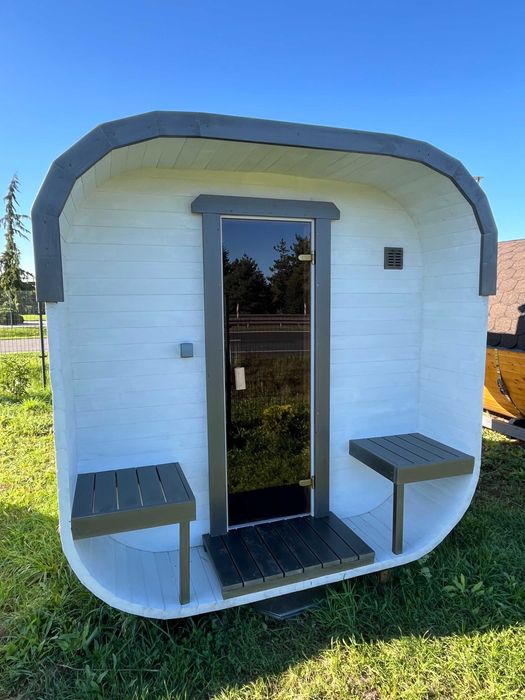Sauna Ankel 2,4 m z otwartym przedsionkiem.