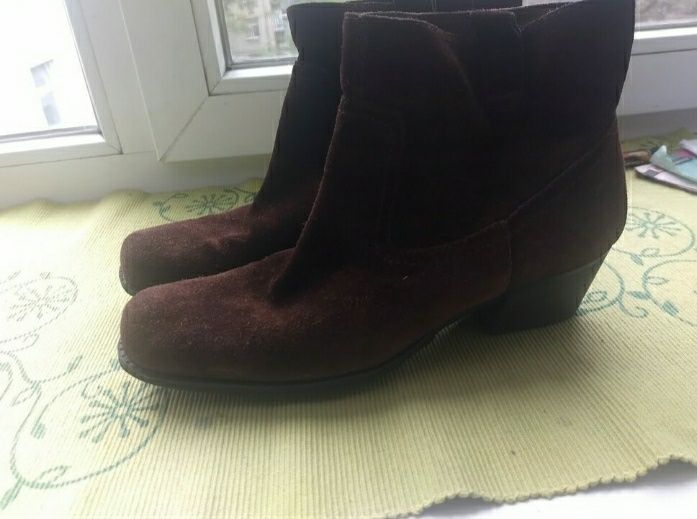 Жіночі елегантні чобітки