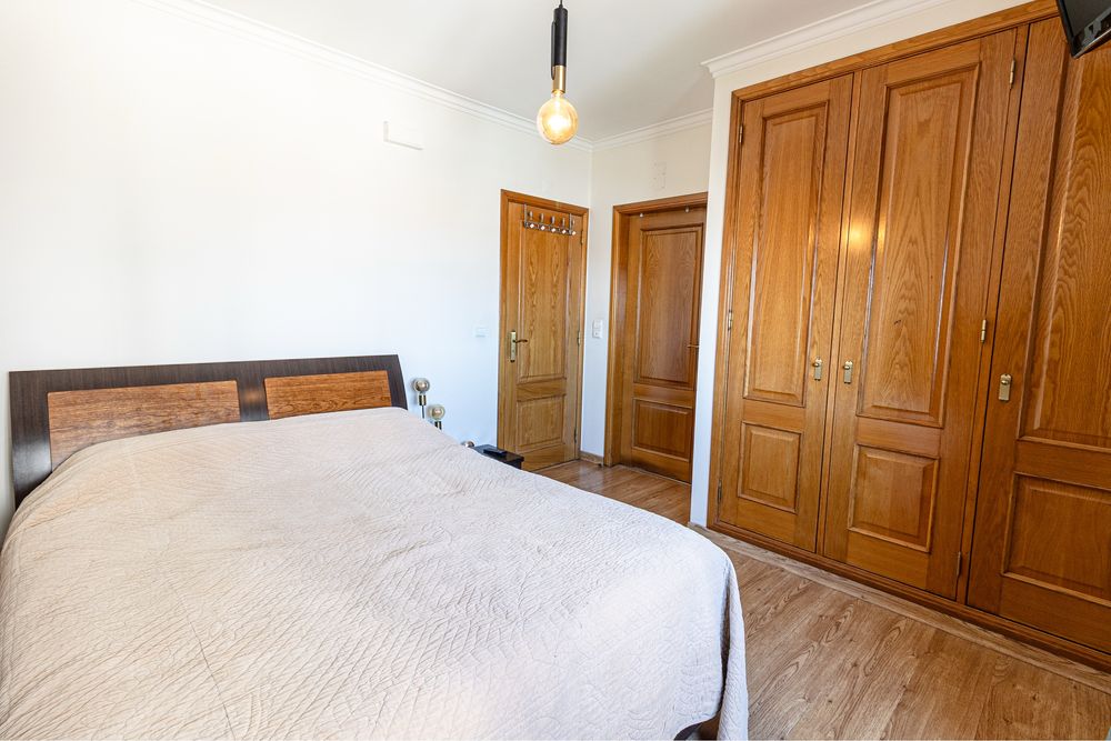 Apartamento T3 usado c/parqueamento e arrecadação