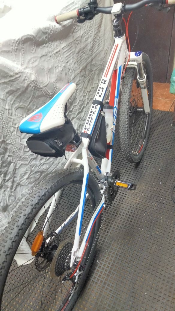 Vendo Bicicleta BERG roda 29  estado como nova