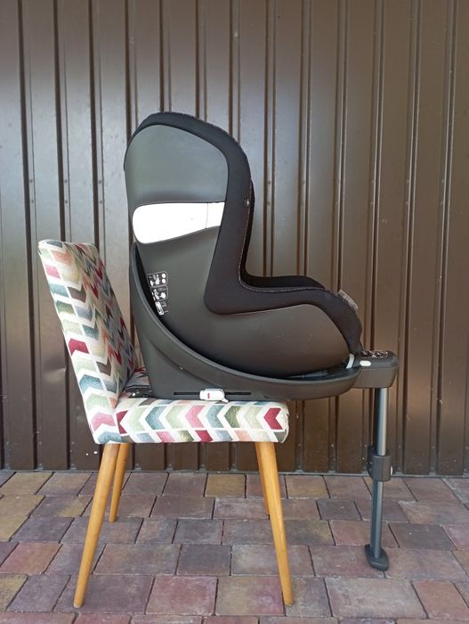 Zestaw Dwa foteliki z bazą: Nosidełko cybex, i fotelik kolejny Sirona.