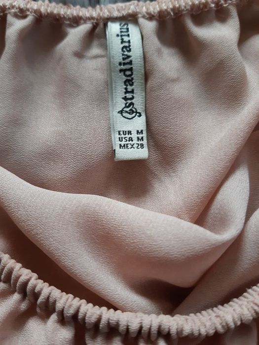 Bluzka cold shoulder pudrowy róż Stradivarius