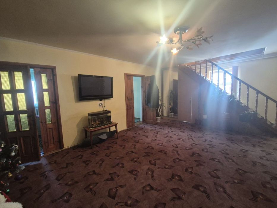 Продам 2-х поверховий будинок в центрі міста