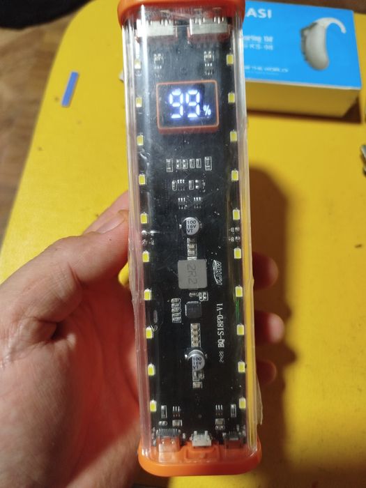 Павербанк 30000mAh+фонарь две недели освещения.100Wh.Скоростная зарядк