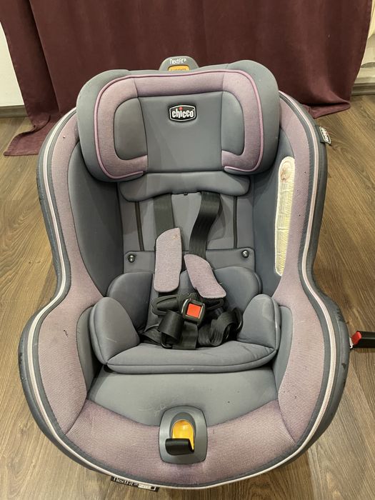 Продам автокрісло Chicco NextFit Zip