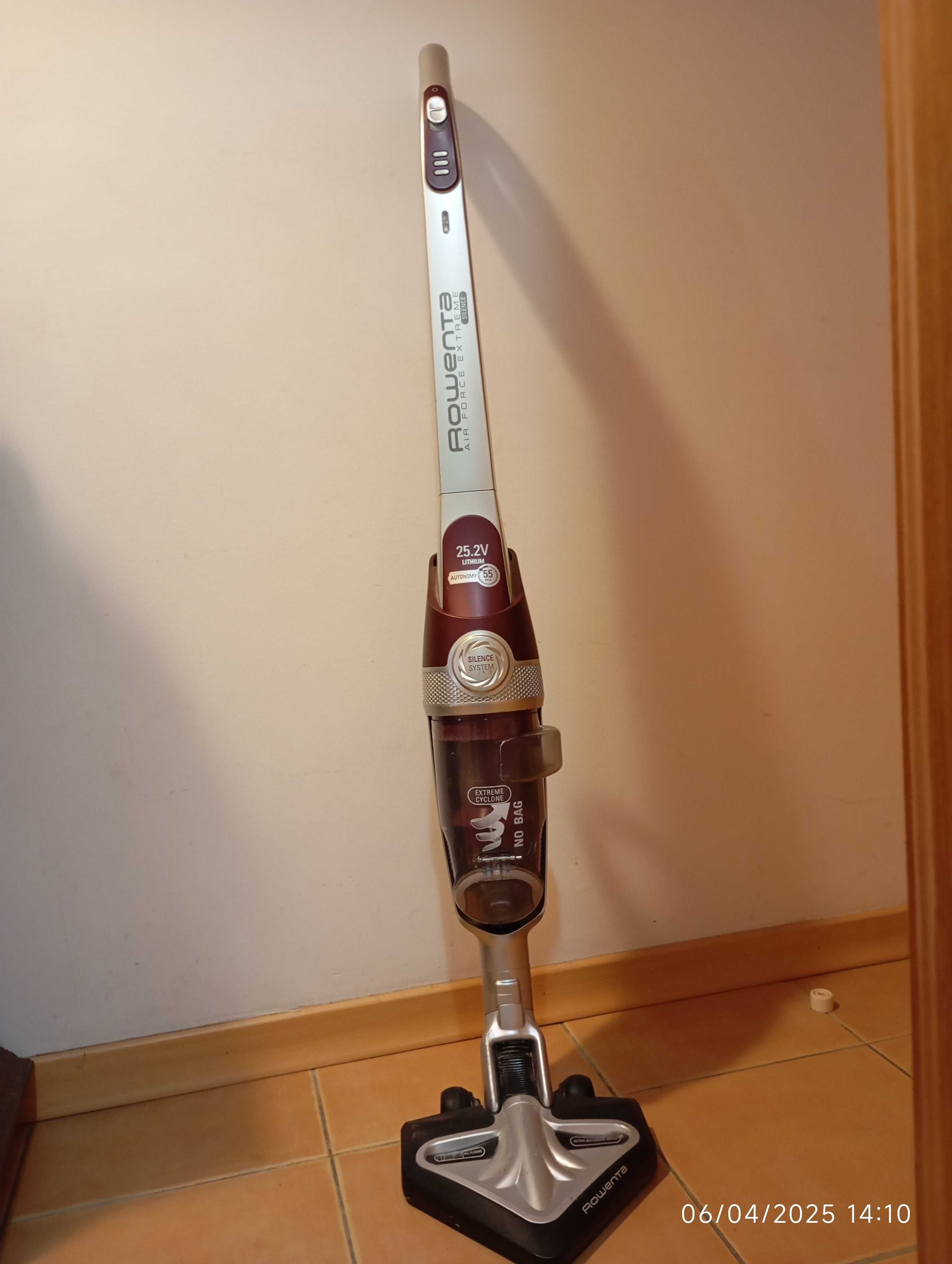 Aspirador vertical Rowenta Air Force Extreme Silence