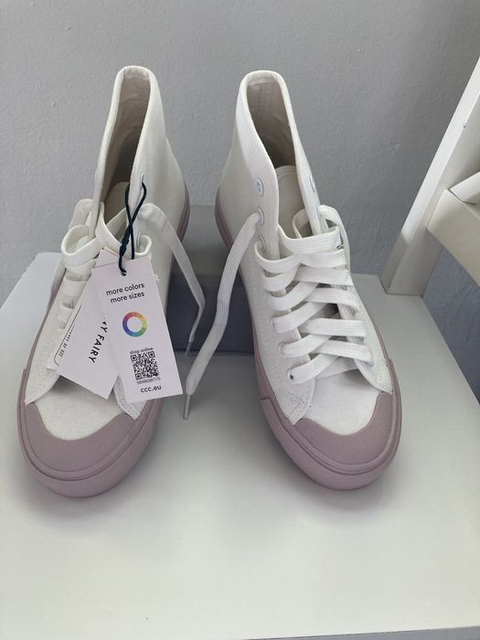 Nowe białe trampki z fioletową podeszwą