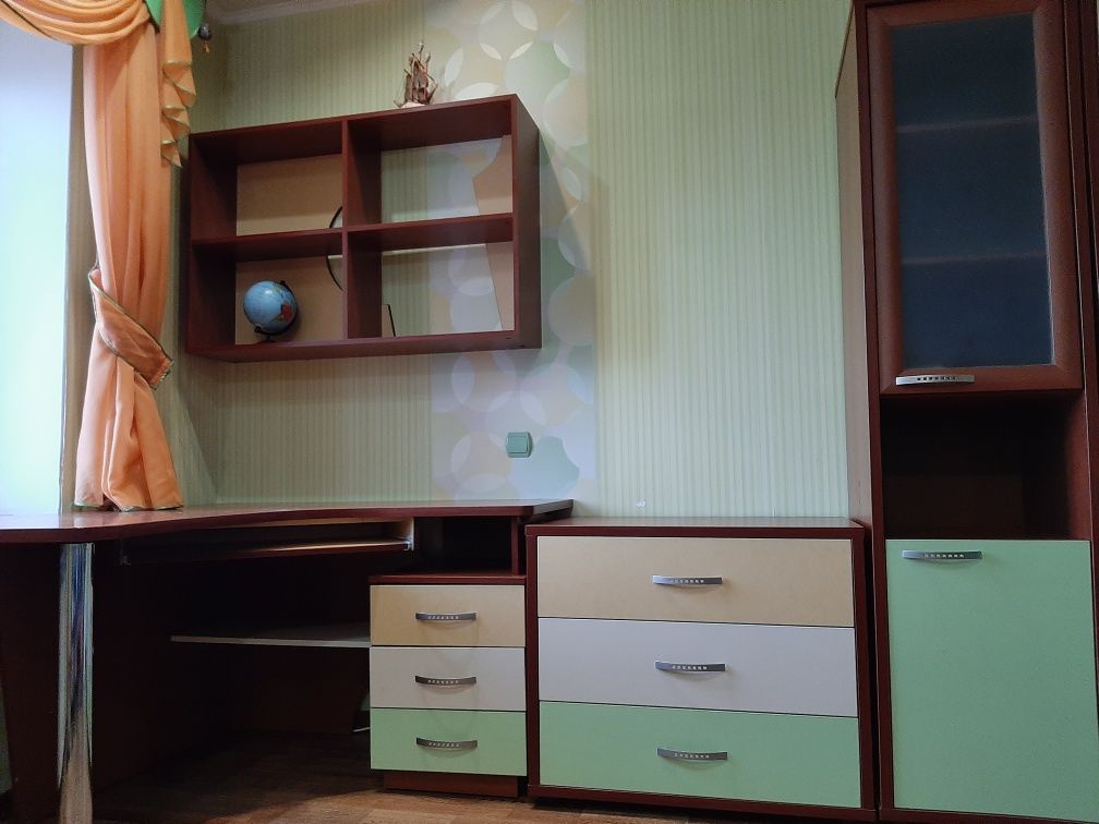 Мебель в детскую Ренессанс угловой шкаф, диван ,комод, стол письменный