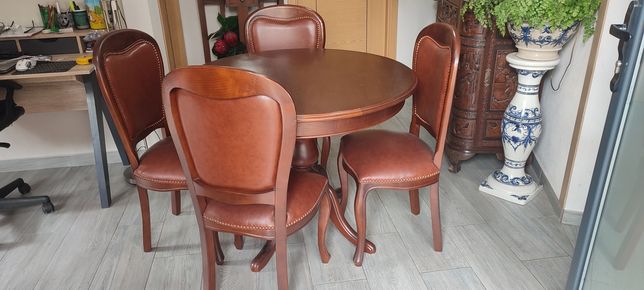Mesa e cadeira sala jantar